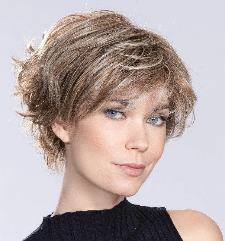 Petite short wig designed for a more delicate frameRelax LARGE Wig by Ellen Wille