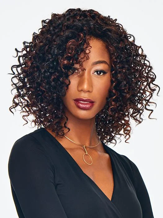Short wig with a gradient color for a modern and stylish appearanceSassy Curl | Synthetic Wig (Basic Cap)